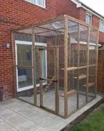 4Wire Wooden Cat Enclosure